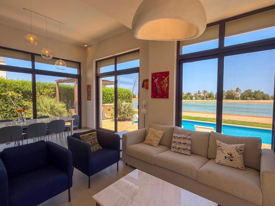 Stylish 4BR LUX Pool Villa Near Marina, Nanny Room Villa in Hurghada