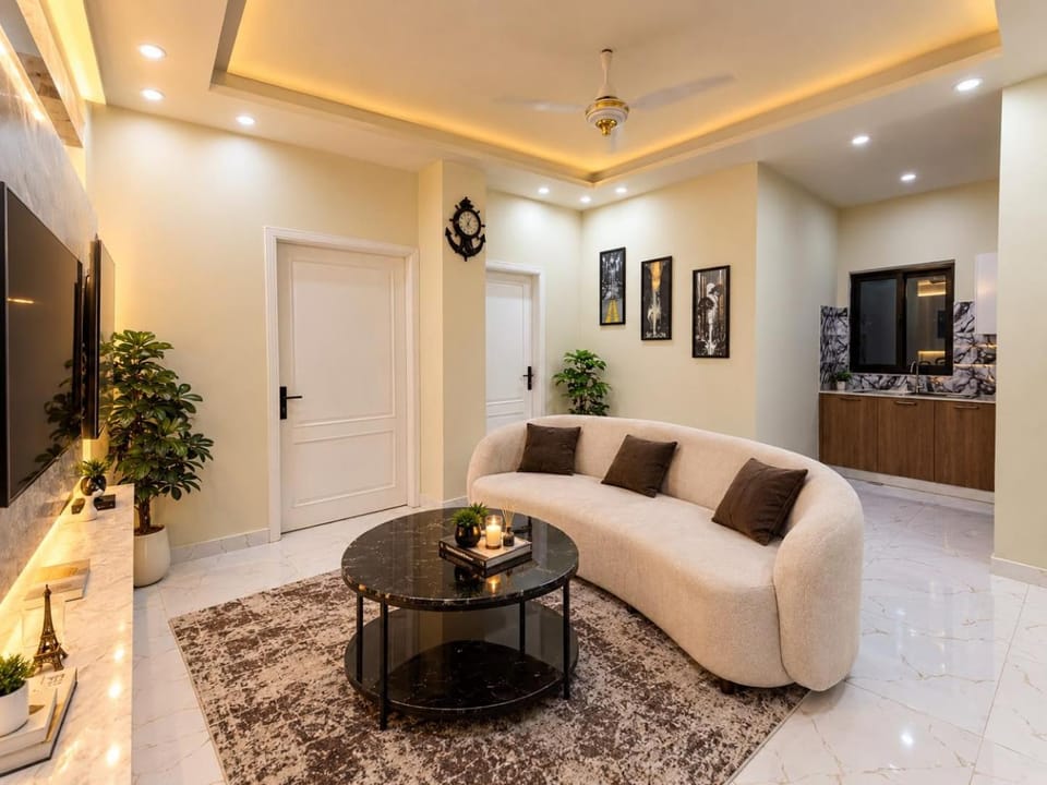 Communal lounge/ TV room, TV and multimedia, Living room, Seating area