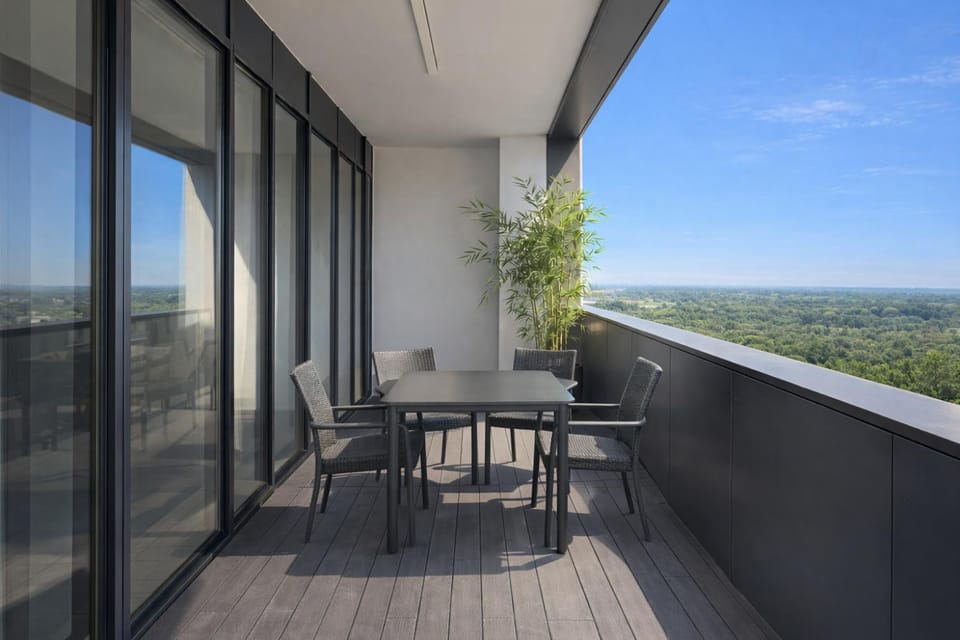 Hanza Tower BLACK 20 Pool & Jacussi & Sauna & SPA Apartment in Szczecin