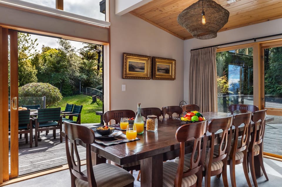 Patio, Garden, Seating area, Dining area