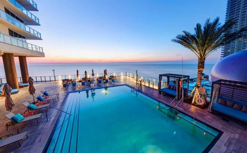 Wake Up to the Ocean - Beachfront Paradise Apartment in Hollywood Beach