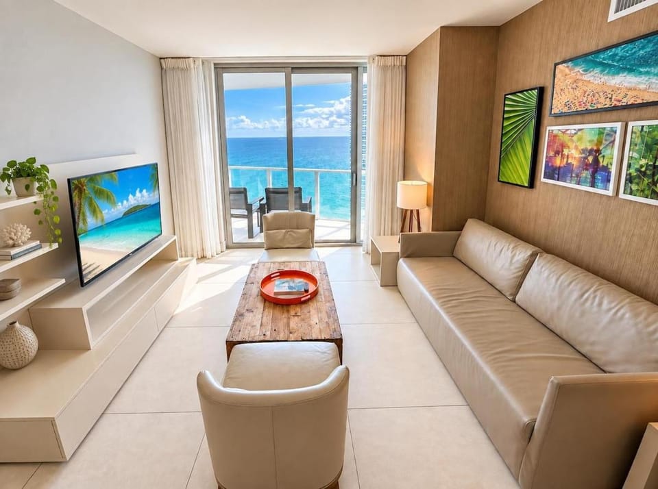 Wake Up to the Ocean - Beachfront Paradise Apartment in Hollywood Beach