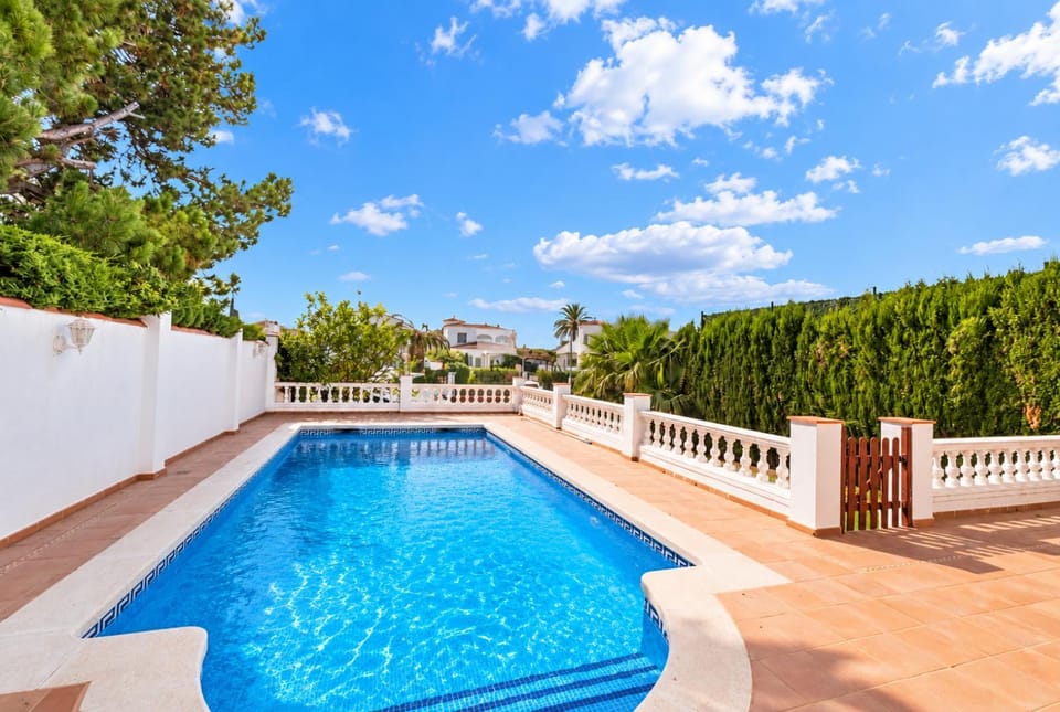 Pool view, Swimming pool, sunbed