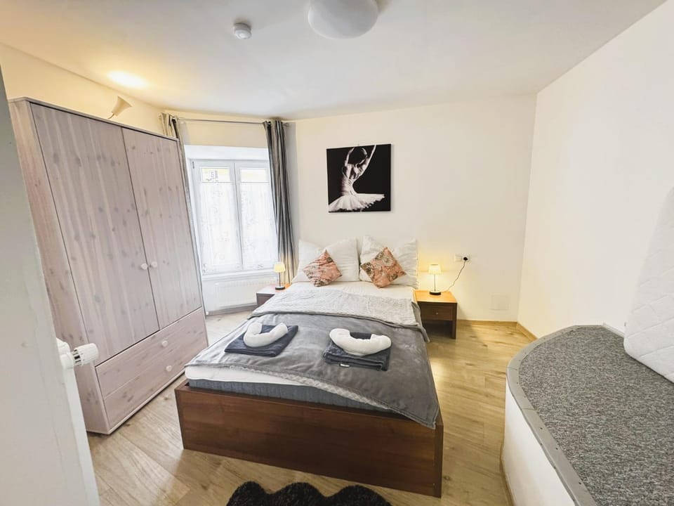 Bed, Bedroom, towels, wardrobe