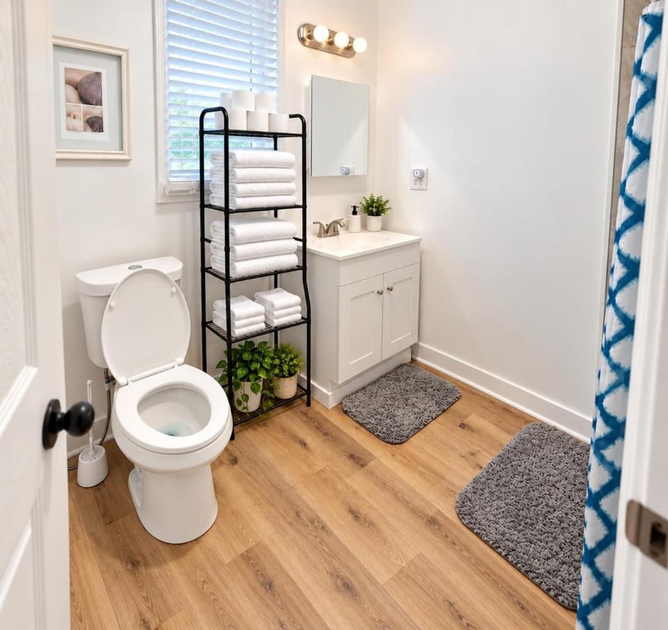 The Hilltop Hideaway I Sleeps 6 House in Gary