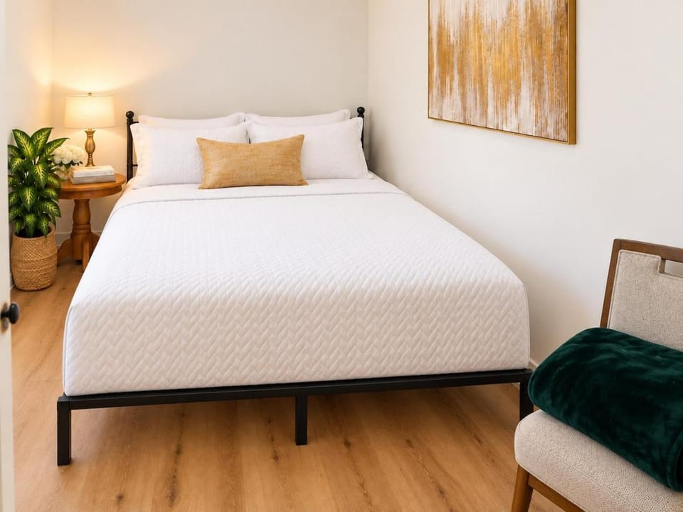 The Hilltop Hideaway I Sleeps 6 House in Gary