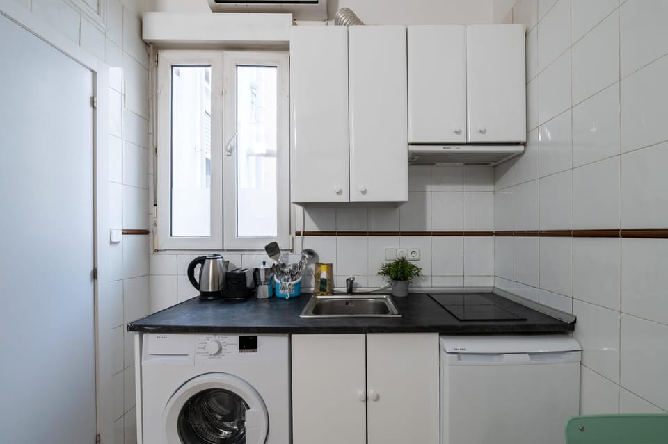 Kitchen or kitchenette, stove, washing machine