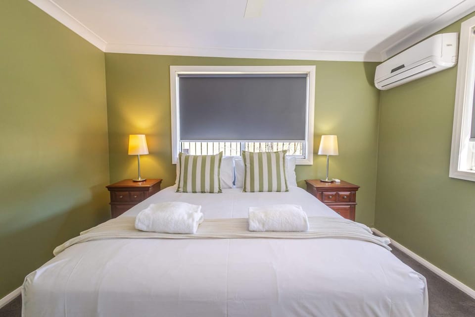 Bed, Photo of the whole room, Bedroom, towels, air conditioner