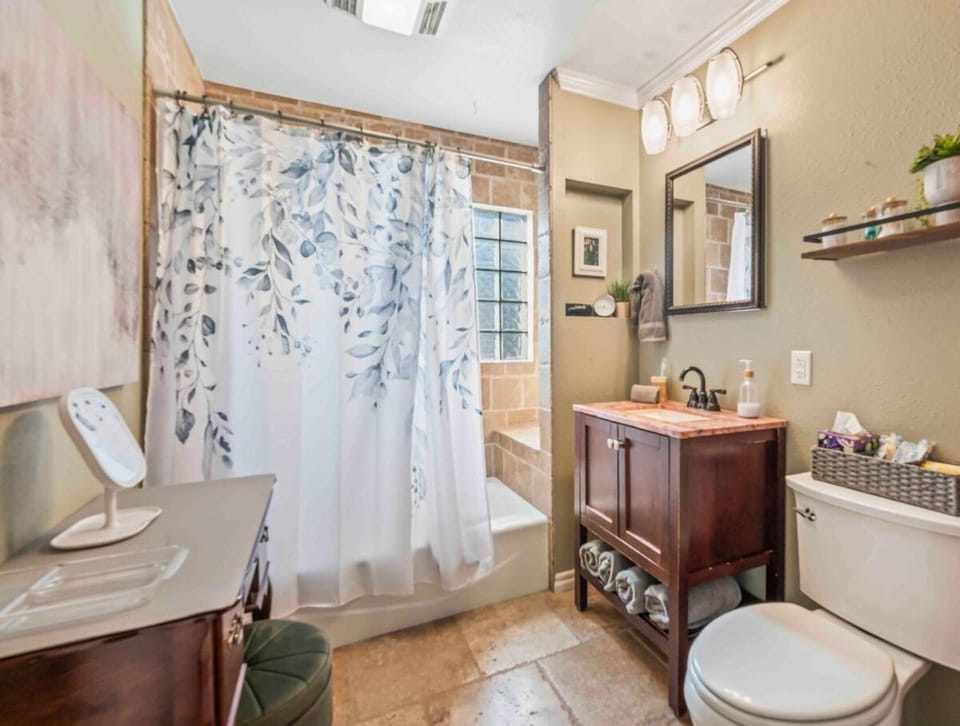 Your Modern & Cozy Haven in the Heart of Tulsa House in Tulsa