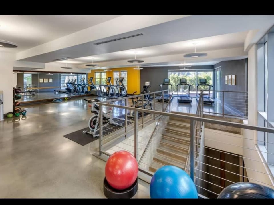 Walkable 3BR Apartment with Pool close to SDCC Apartment in Casa De Oro-Mount