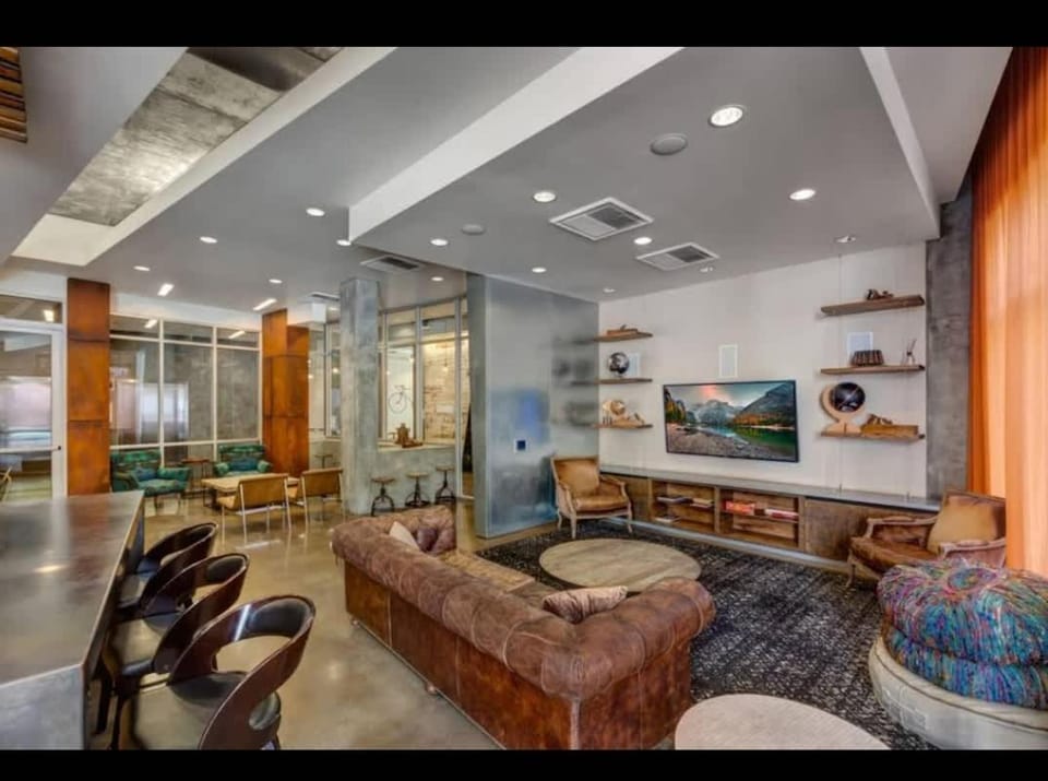 Spacious 2BR Near Petco Park & Convention Center Apartment in Casa De Oro-Mount