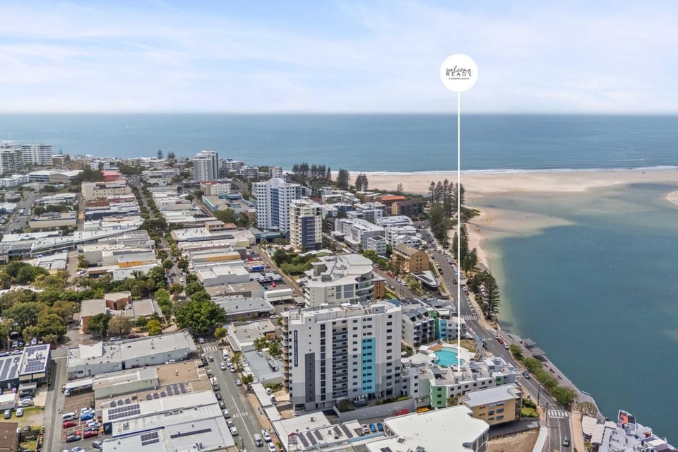 Property building, Nearby landmark, Day, Neighbourhood, Natural landscape, Bird's eye view, Beach, Sea view, Street view, Location