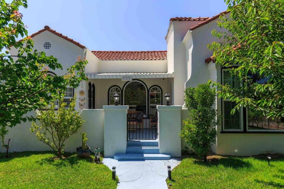 Tranquil Oasis! Affordable Comfort in Glendale House in Glendale