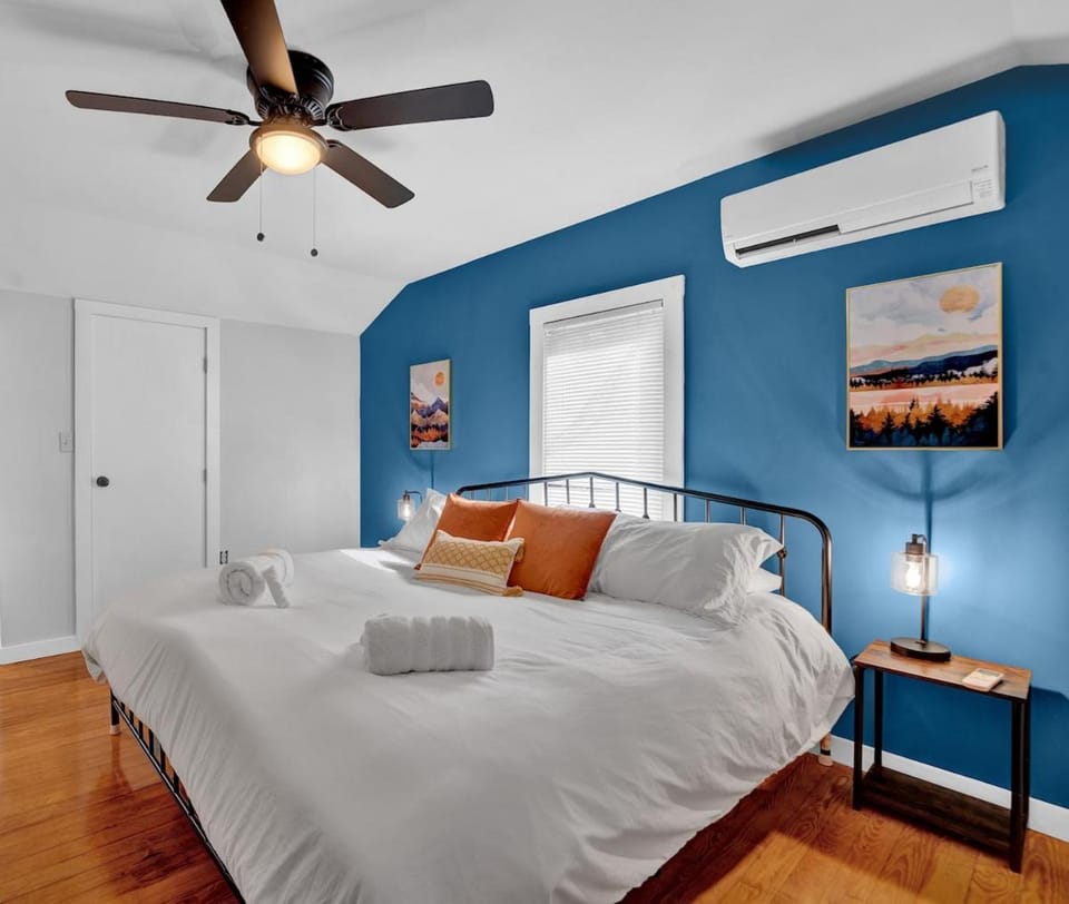 Bed, Bedroom, air conditioner