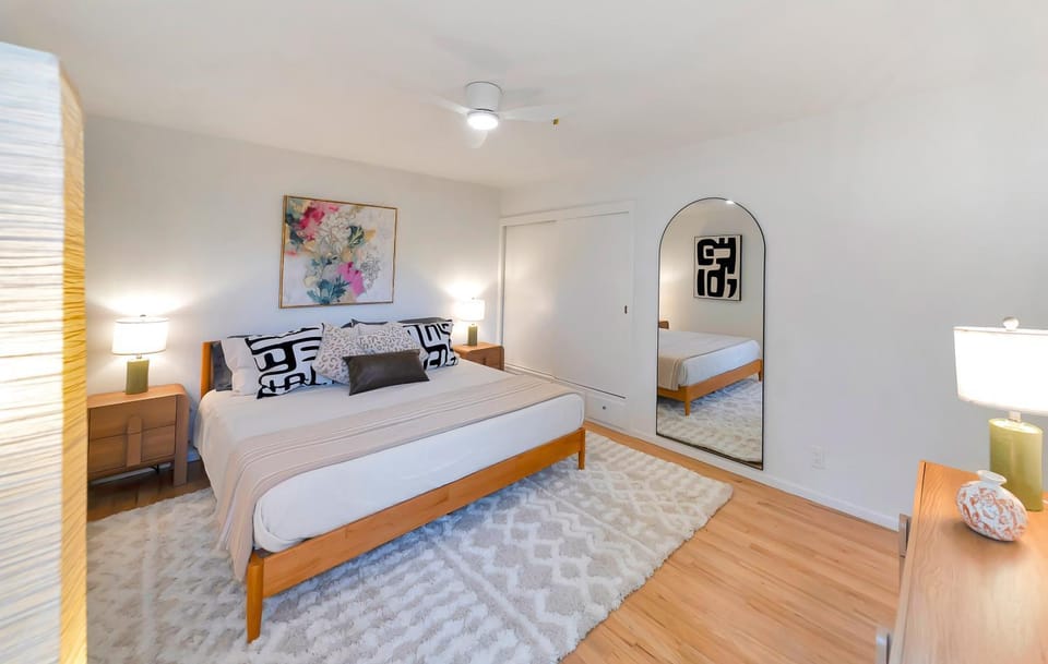 Bed, Photo of the whole room, Bedroom