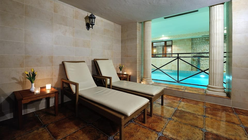 Seating area, Pool view, Swimming pool, sunbed