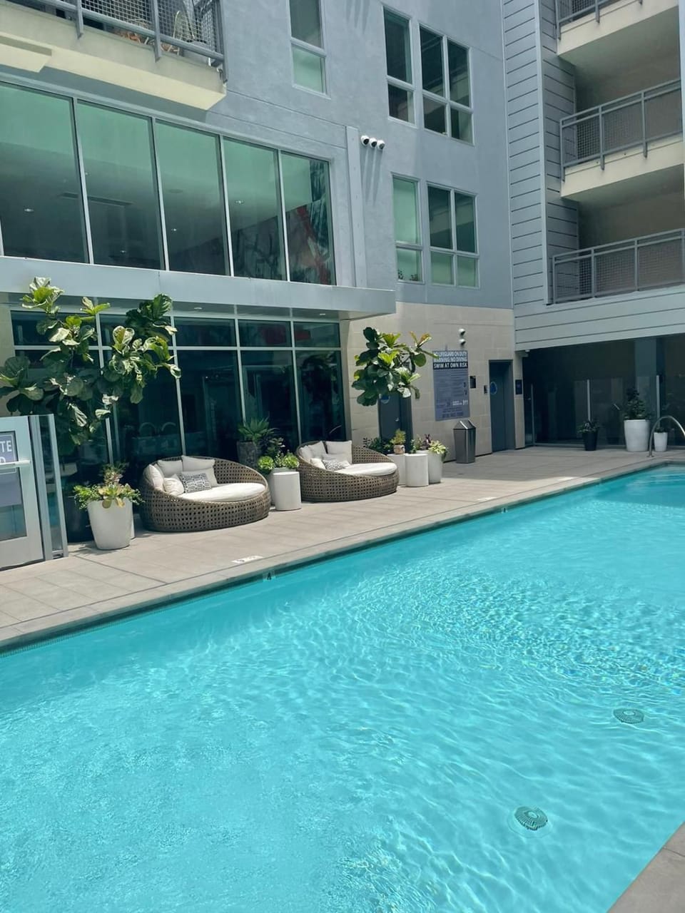 Glendale DT 2b, 2bath, 2 park EV charger Apartment in Glendale