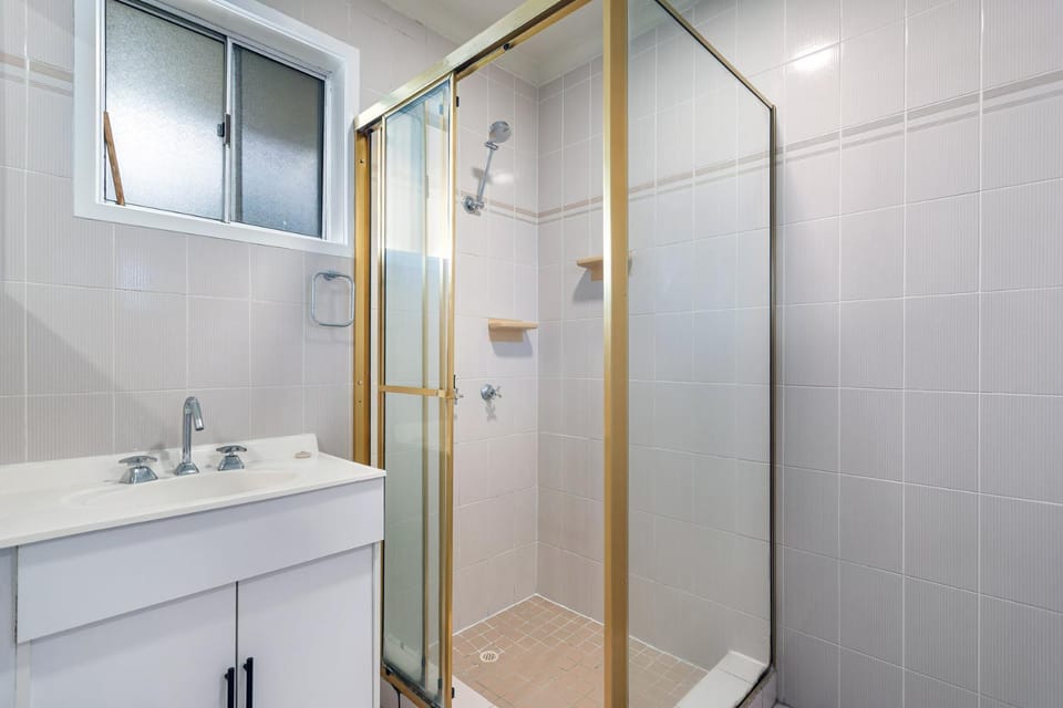 Shower, Bathroom, towels