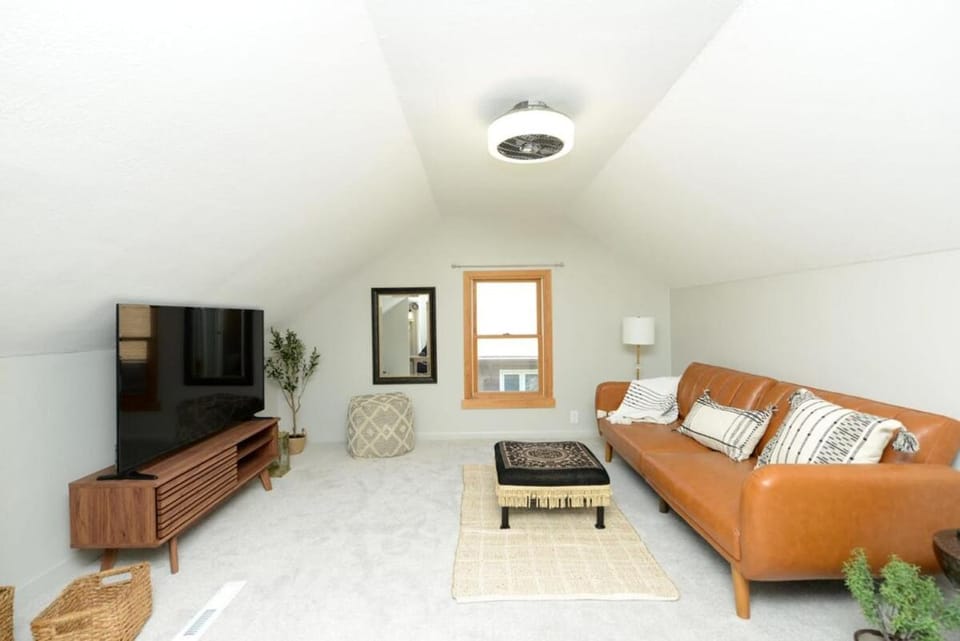 Completely Remodeled Home Blocks from NDSU and Downtown Fargo House in Moorhead
