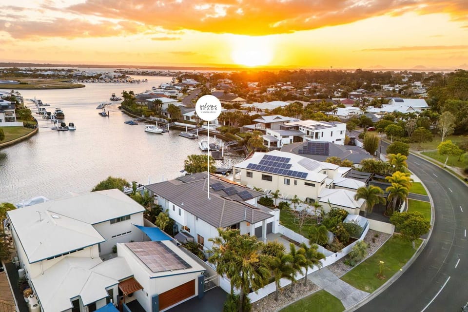 Nearby landmark, Day, Neighbourhood, Bird's eye view, Street view, Location, Sunset