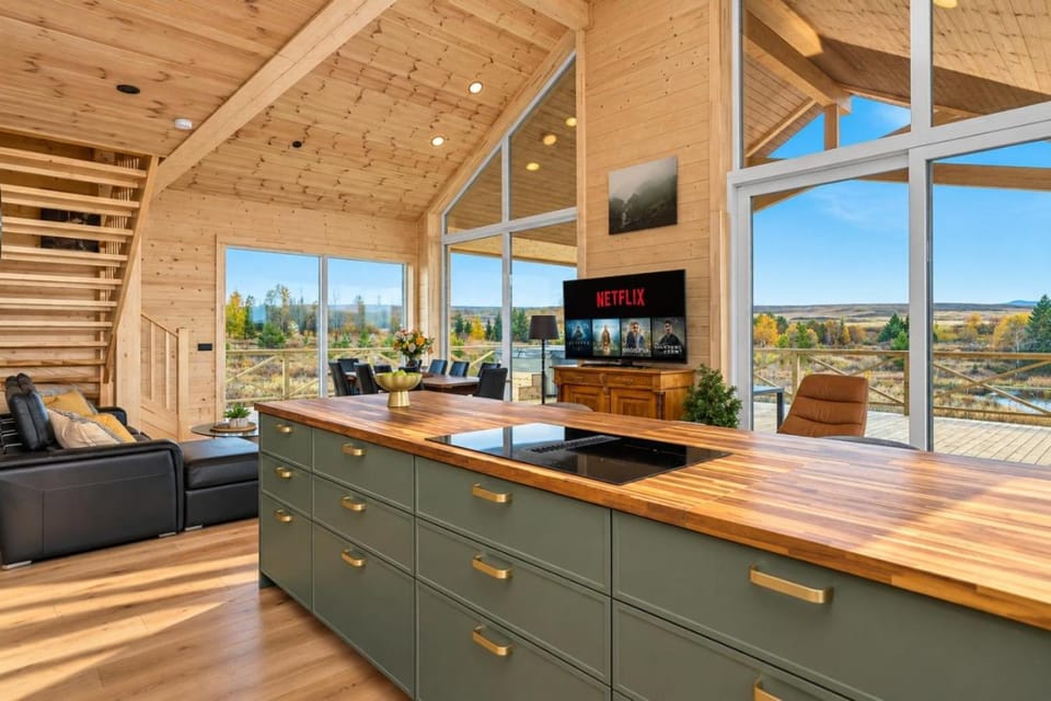 TV and multimedia, Kitchen or kitchenette, Living room, Dining area