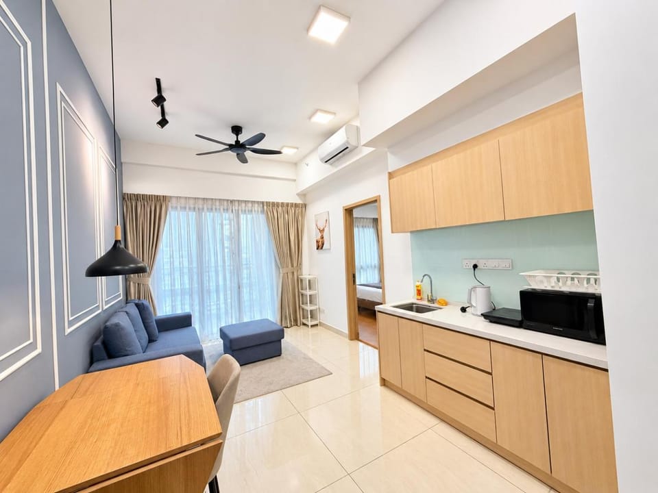 Kitchen or kitchenette, Living room, Seating area, Dining area, fireplace