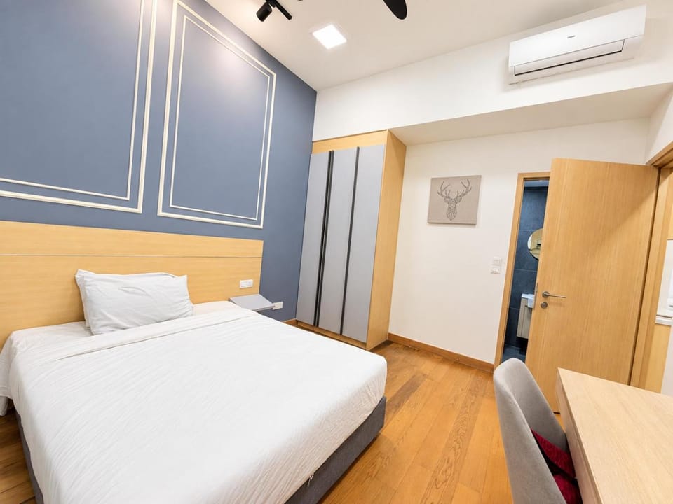 Bed, Photo of the whole room, Bedroom, wardrobe, air conditioner