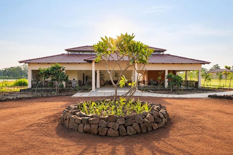 Property building, Facade/entrance, Day
