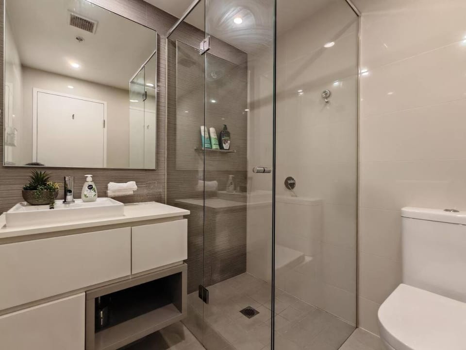 Modern High-Rise Sanctuary in Central Chatswood Apartment in Sydney