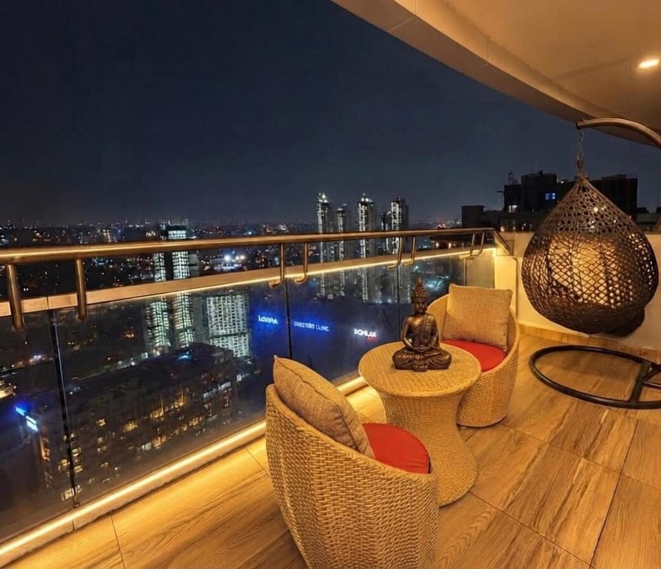 Above the City Premium 42nd Floor Stay Apartment in Noida