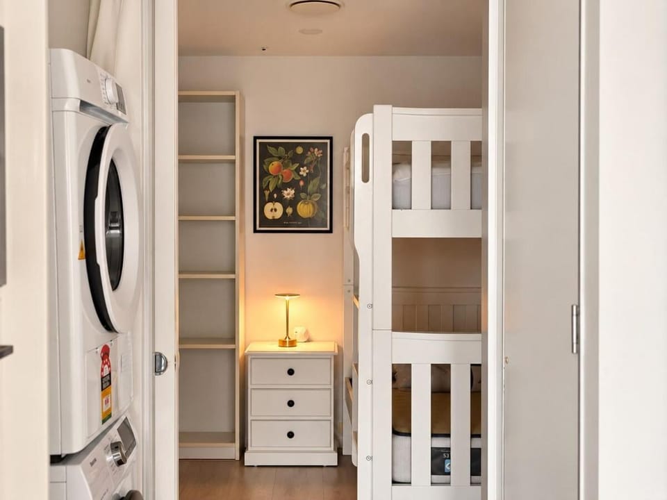 Bed, Bedroom, wardrobe, air conditioner