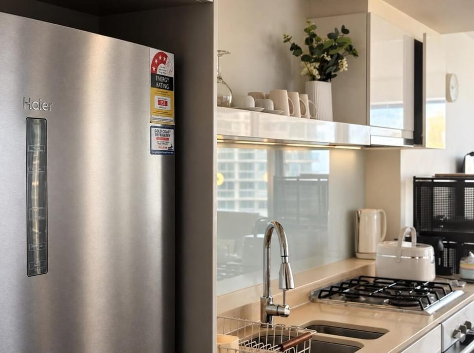 Coffee/tea facilities, Kitchen or kitchenette, dishwasher, stove