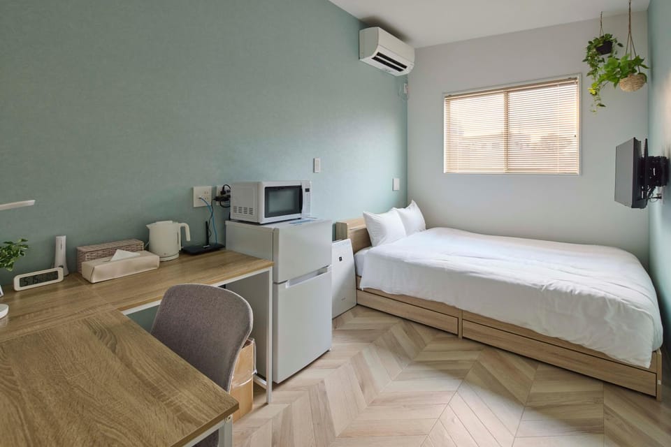 Bed, Living room, air conditioner