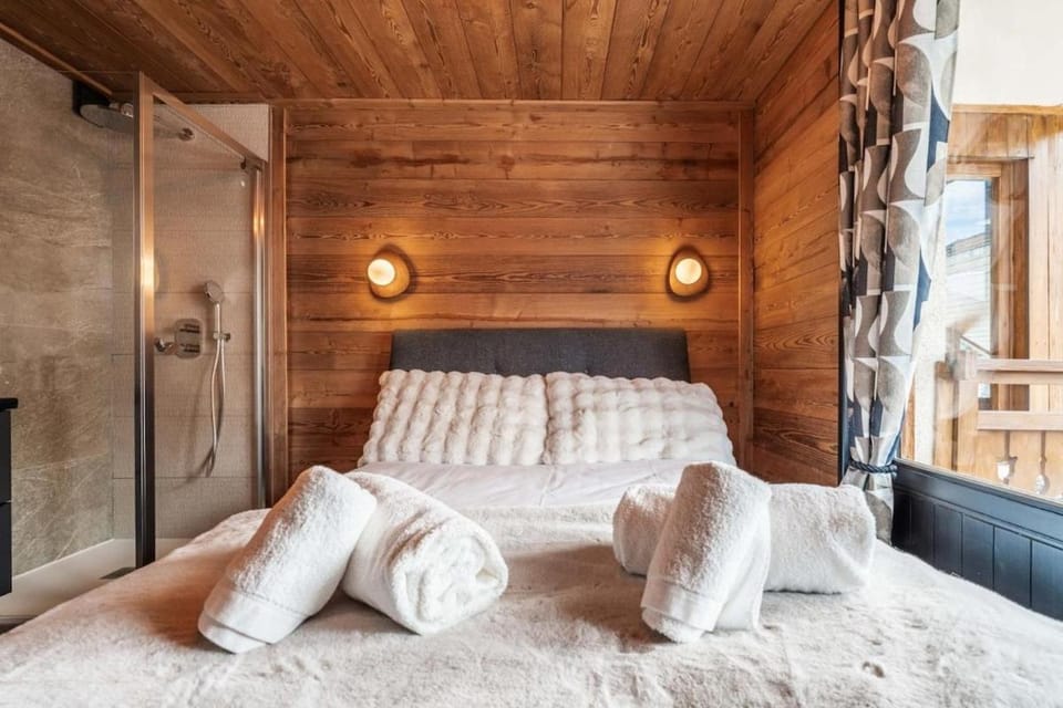 Bed, Photo of the whole room, Bedroom, towels, wardrobe