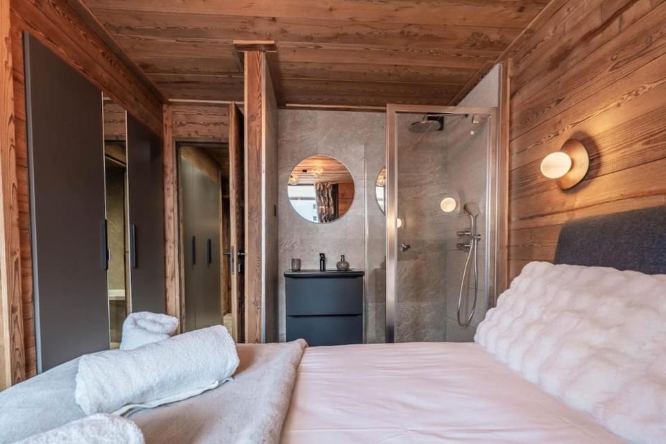 Bed, Photo of the whole room, Bedroom, wardrobe