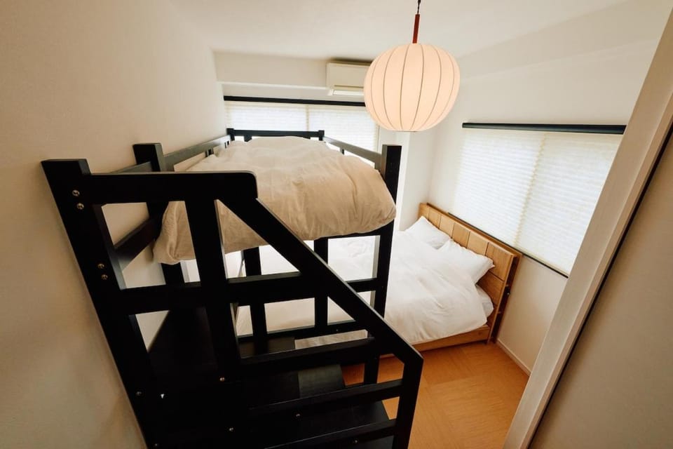Karabiner House Sumiyoshi Apartment in Japan