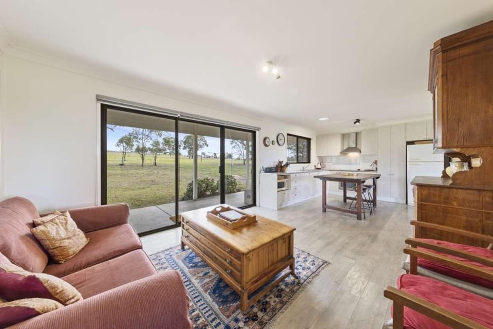 Coopers Shoot Broke with views of Brokenback Range House in Broke