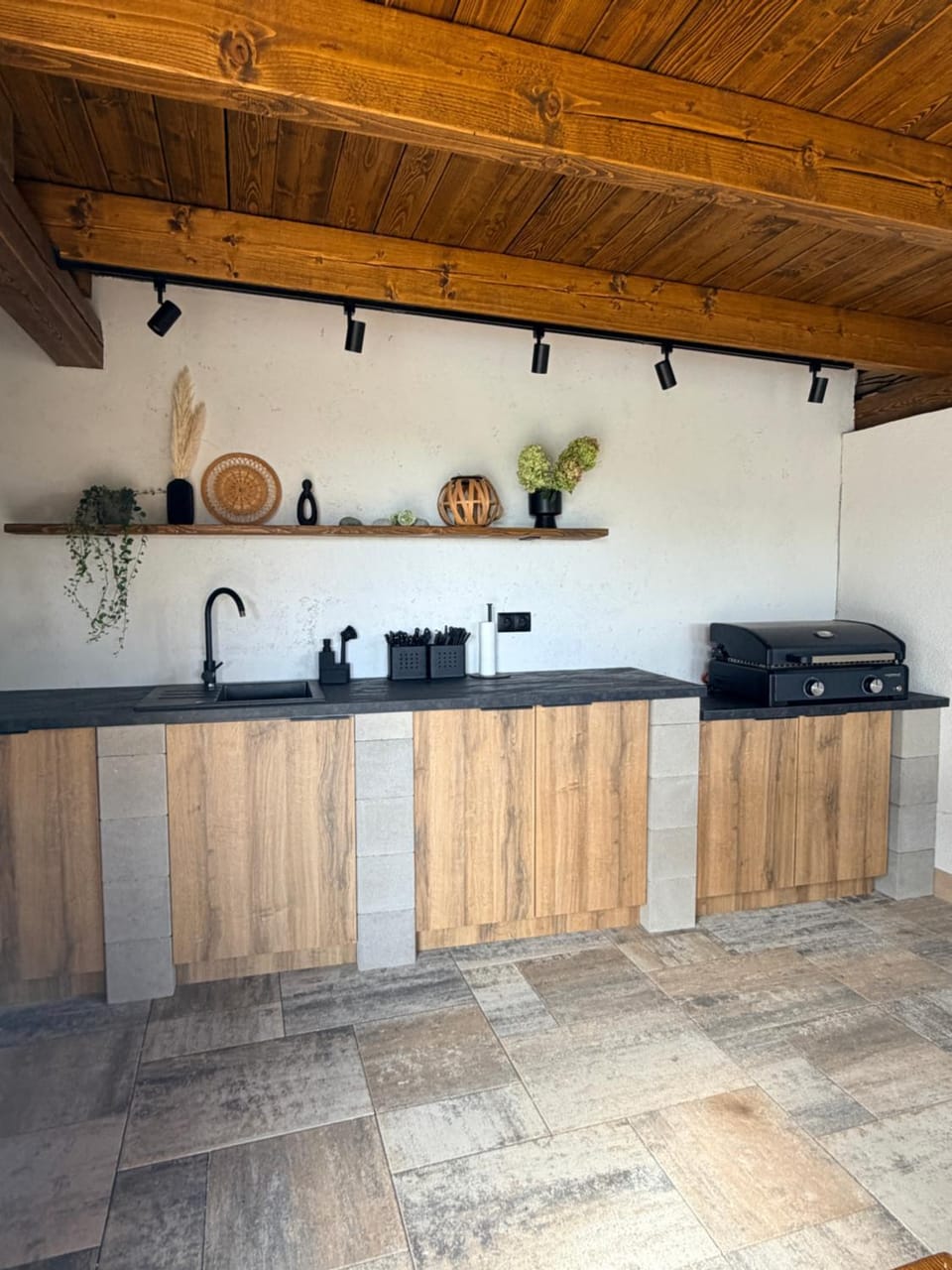 BBQ facilities, Kitchen or kitchenette