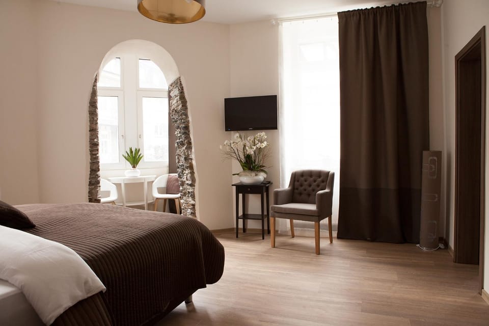 Day, Photo of the whole room