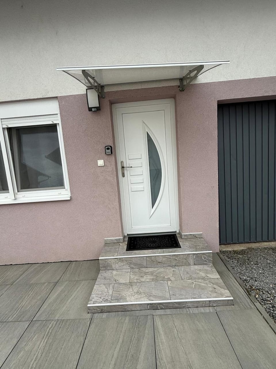 Facade/entrance