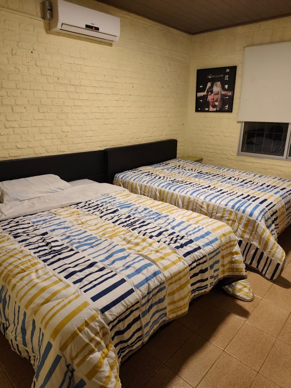 Photo of the whole room, Bedroom, air conditioner