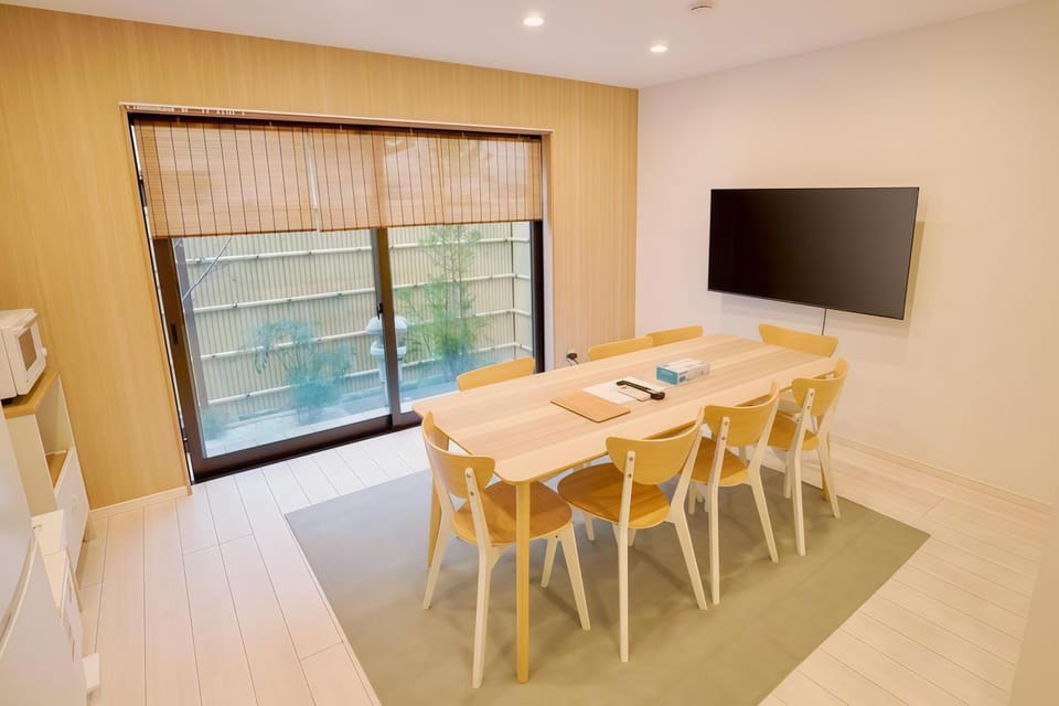 Communal lounge/ TV room, TV and multimedia, Dining area, Evening entertainment