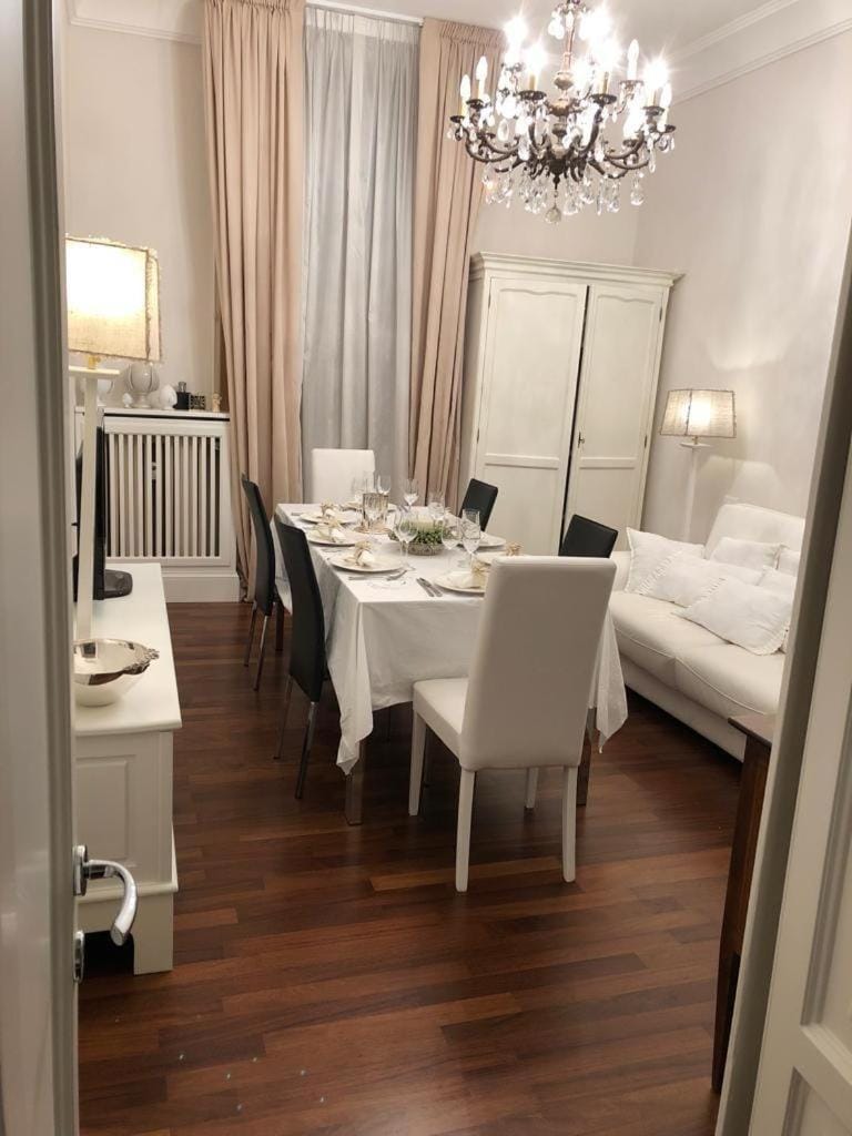 Bed, Living room, Photo of the whole room, Seating area, Dining area, Bedroom, internet