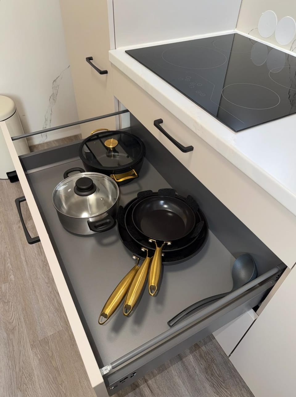 Moderne & gemütliche Ferienwohnung bis zu 8 Personen Apartment in Aachen