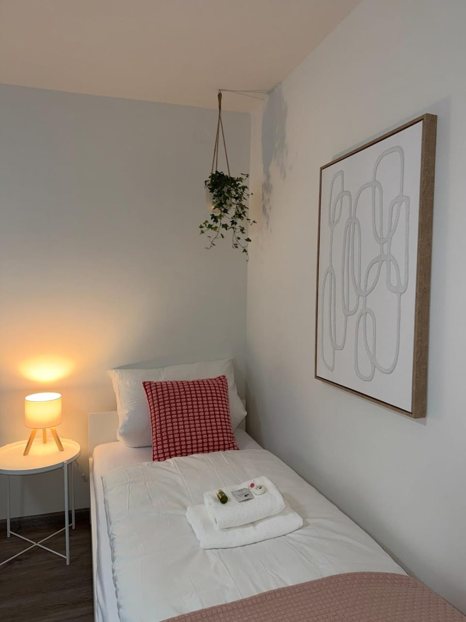 Moderne & gemütliche Ferienwohnung bis zu 8 Personen Apartment in Aachen