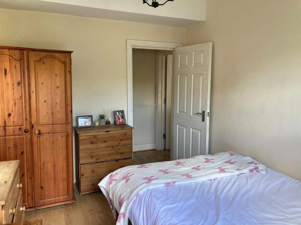 Shelbay - 5 bedrooms for a simple, modern getaway House in Bournemouth