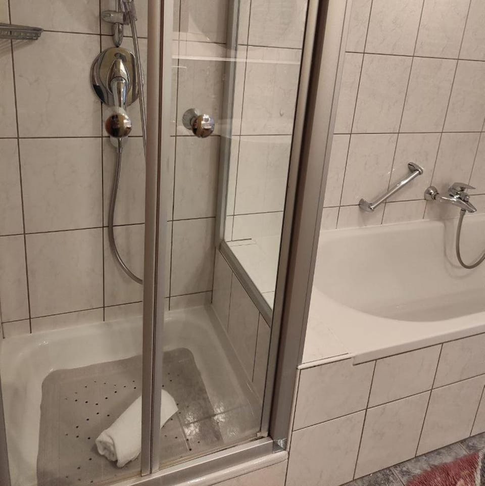Großes Haus in Sandweier für bis zu 16 Gäste Apartment in Baden-Baden