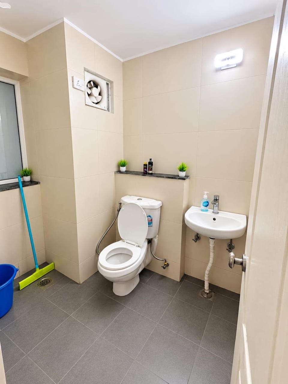 Essque stay Apartment in Noida