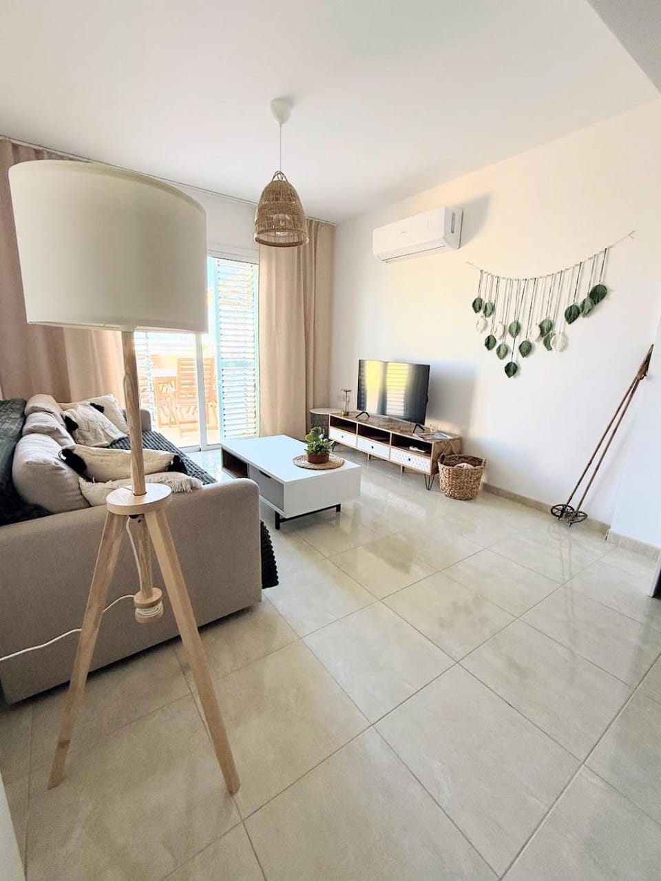 TV and multimedia, Living room, Photo of the whole room, Seating area
