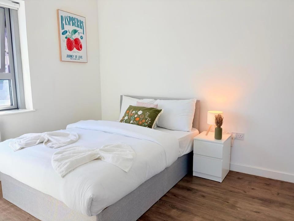 1 Bedroom Flats, Delta Point Croydon, Sleep 4, 20 Mins Central London via Trains Apartment in Croydon